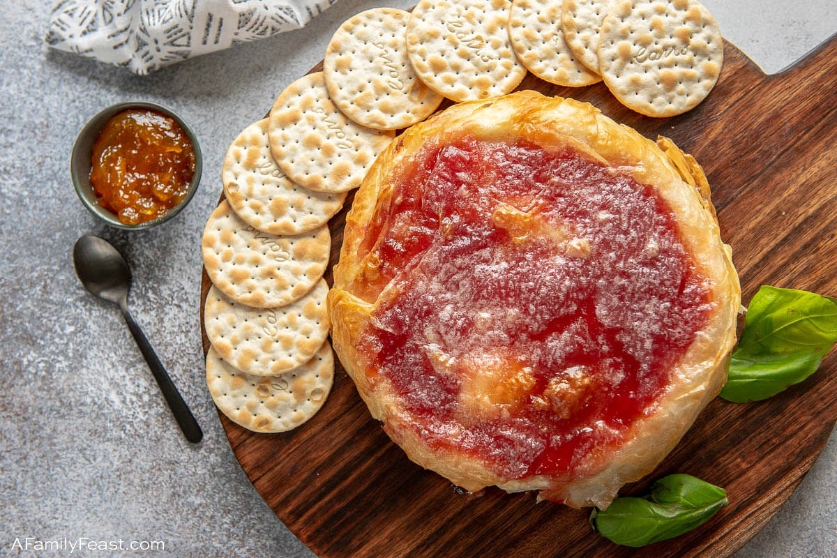 Baked Brie with Phyllo Dough and Jam 