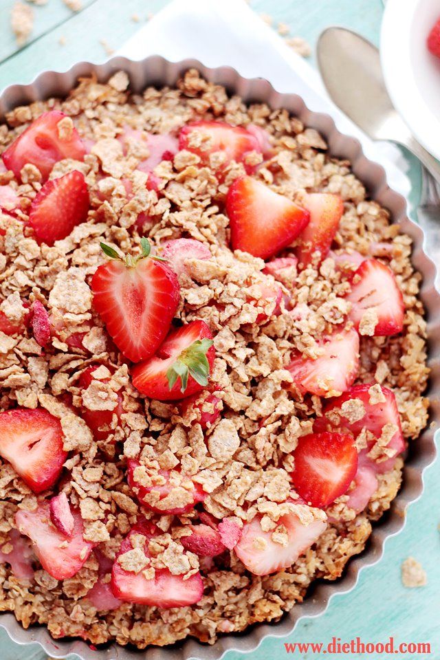 Strawberry Oatmeal Crunch Pie - 25 Sweet and Savory Strawberry Desserts