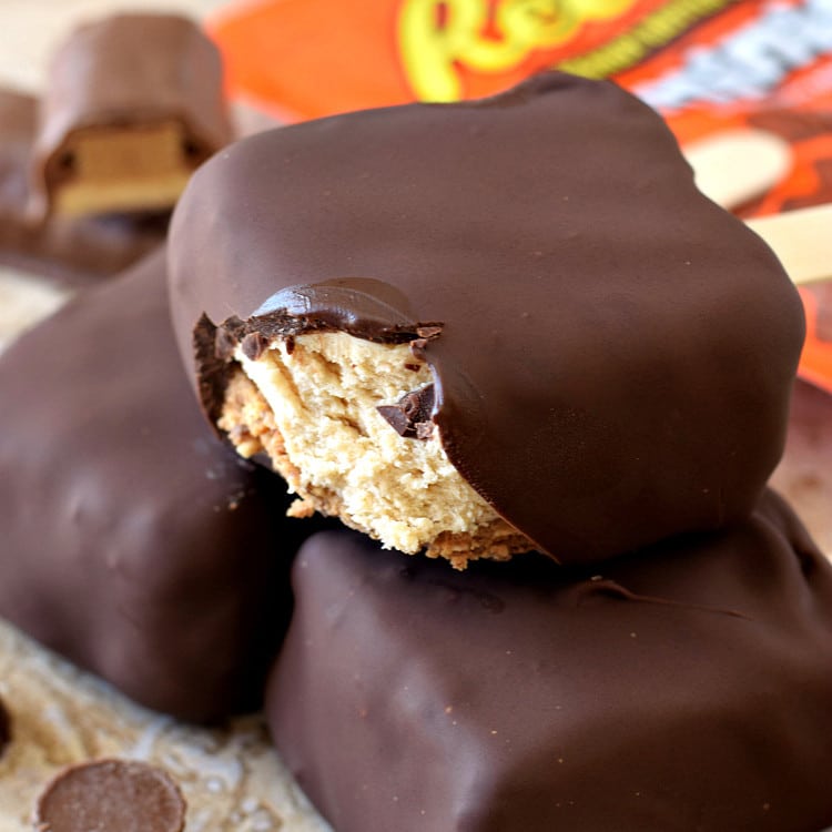 REESE’S ‘Dream Team’ Chocolate Peanut Butter Pie Pops - A Family Feast