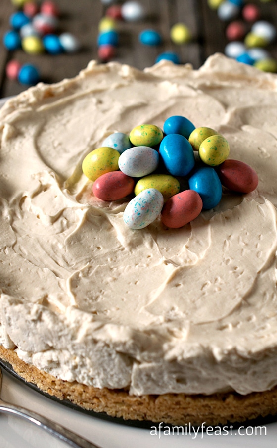 This Malted Mousse Cake is the perfect dessert recipe for Easter! Light and creamy mousse flavored with malted milk powder on a sweet cookie crust. Easy to make and delicious!