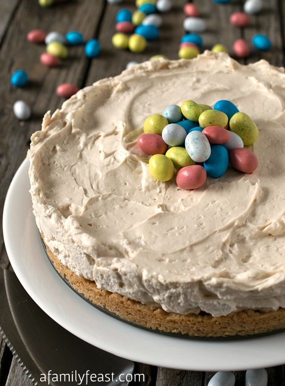 This Malted Mousse Cake is the perfect dessert recipe for Easter! Light and creamy mousse flavored with malted milk powder on a sweet cookie crust. Easy to make and delicious!