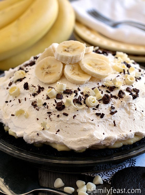 White Chocolate Banana Cream Pie {#PiDay Party} - A Family Feast