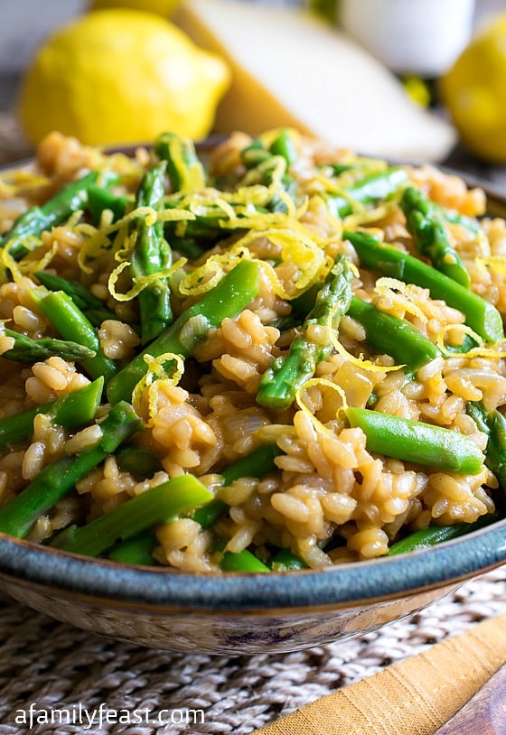 Asparagus Lemon Risotto - Wonderful fresh flavors of asparagus and lemon in a creamy, cheesy risotto. Delicious!