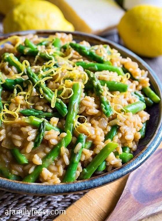 Asparagus Lemon Risotto - Wonderful fresh flavors of asparagus and lemon in a creamy, cheesy risotto. Delicious!