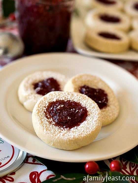 Pasta Frolla Christmas Jam Cookies - A simple cookie made with a classic 'pasta frolla' Italian pastry dough.