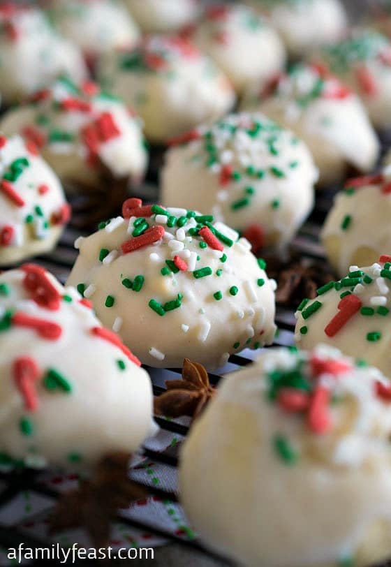 Italian Anisette Cookies - A classic holiday cookie plus links to 16 other holiday cookie recipes!