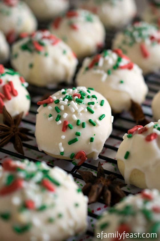 Italian Anisette Cookies - A classic holiday cookie plus links to 16 other holiday cookie recipes!