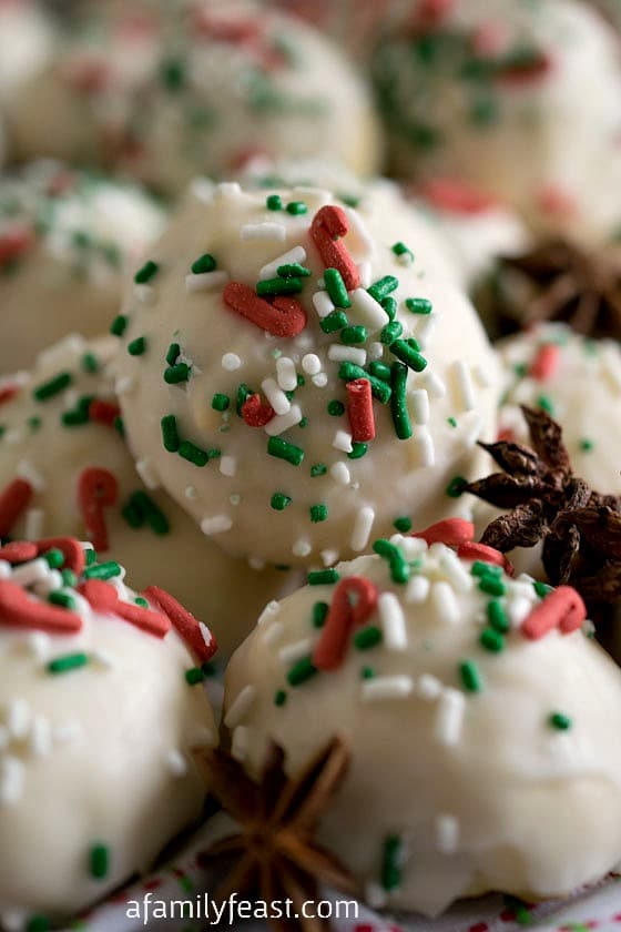 Italian Anisette Cookies - A classic holiday cookie plus links to 16 other holiday cookie recipes!
