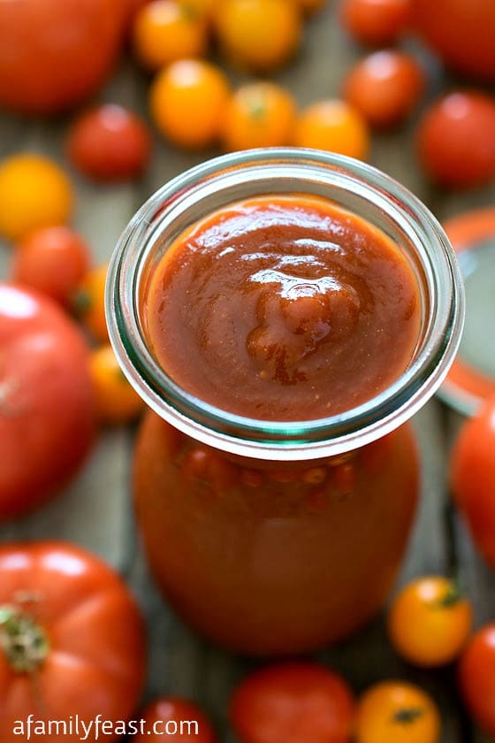 Homemade Ketchup - It's so quick and easy to make homemade ketchup! And the taste is so much better than any bottled variety!