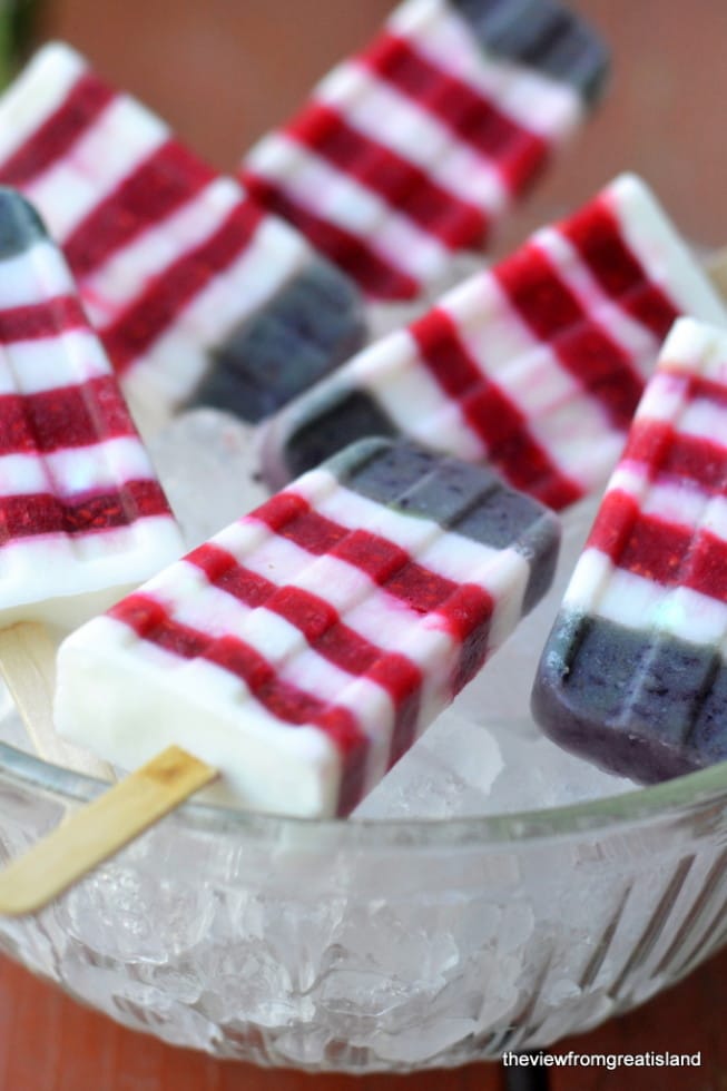 Star Spangled Popsicles - One of over 25 patriotic holiday recipes to help you celebrate Memorial Day, 4th of July, Flag Day, or any day!