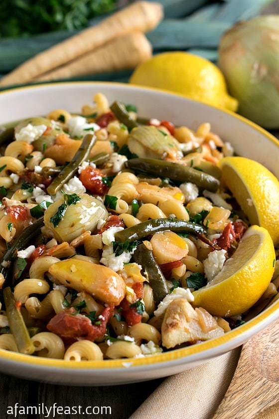 Mediterranean Pasta Primavera - A super flavorful vegetable and pasta dish with bright Mediterranean flavors. Perfect for a meatless meal or a side dish.