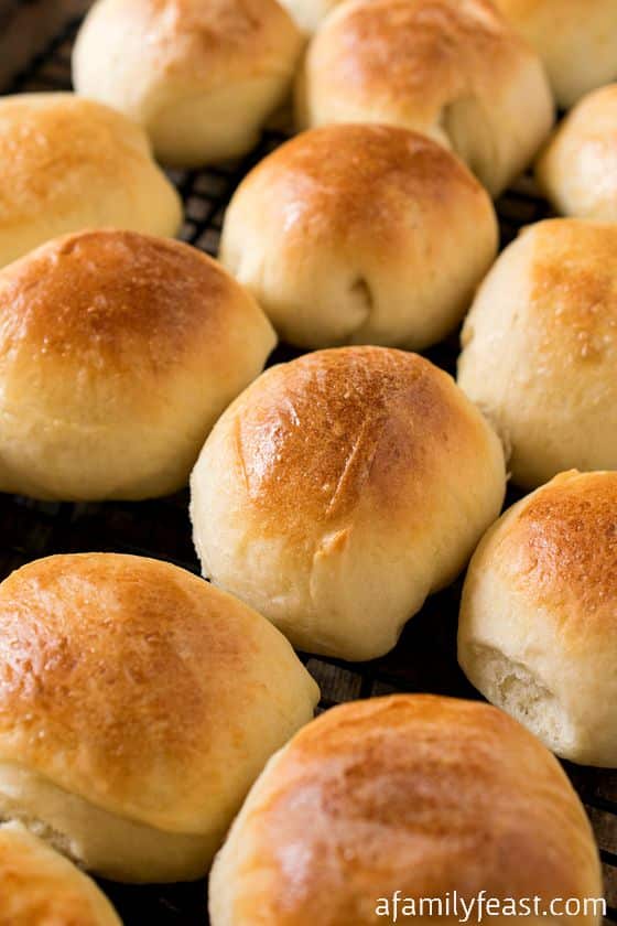 These Dinner Rolls are super easy to make and delicious! This recipe is also super versatile - add sesame seeds or poppy seeds to change things up!