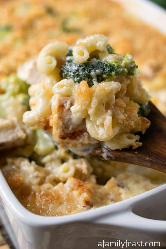 Chicken Broccoli Pasta Bake - Comfort food at it's best! Pasta in a cheesy cream sauce with tender chunks of chicken and broccoli. YUM!