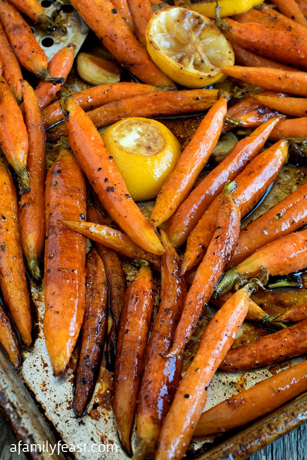 Tuscan-Style Roasted Carrots - Simple and flavorful, these roasted carrots are addictively delicious!