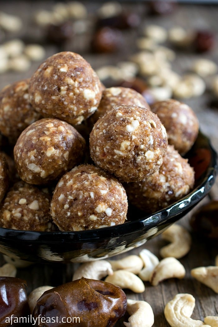 Cashew Cookie Balls - This copycat version of the Cashew Cookie Larabars is easy to make and just as delicious!