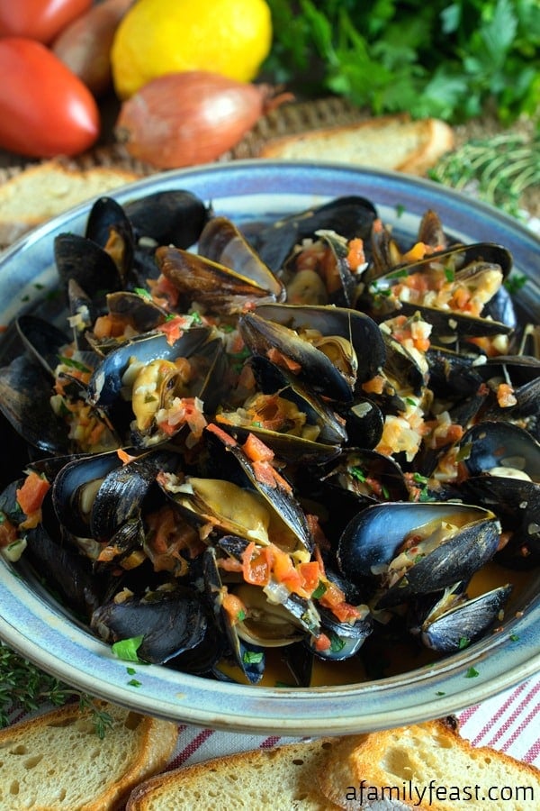 Portuguese-Style Mussels in Garlic Cream Sauce - A Family Feast