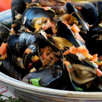 Portuguese-Style Mussels in Garlic Cream Sauce - A Family Feast