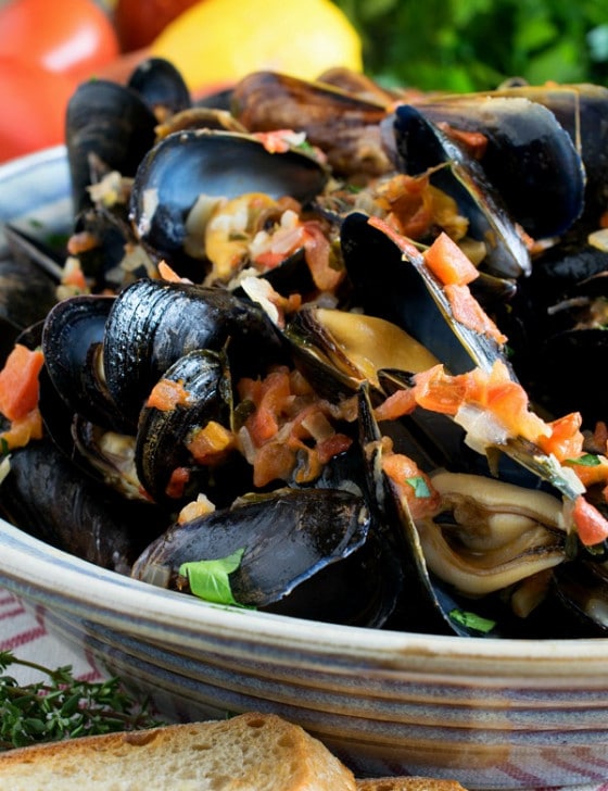 Portuguese-Style Mussels in Garlic Cream Sauce - A Family Feast