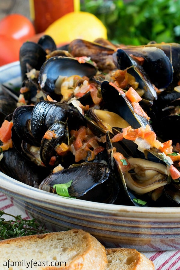 Portuguese-Style Mussels in Garlic Cream Sauce - A Family Feast
