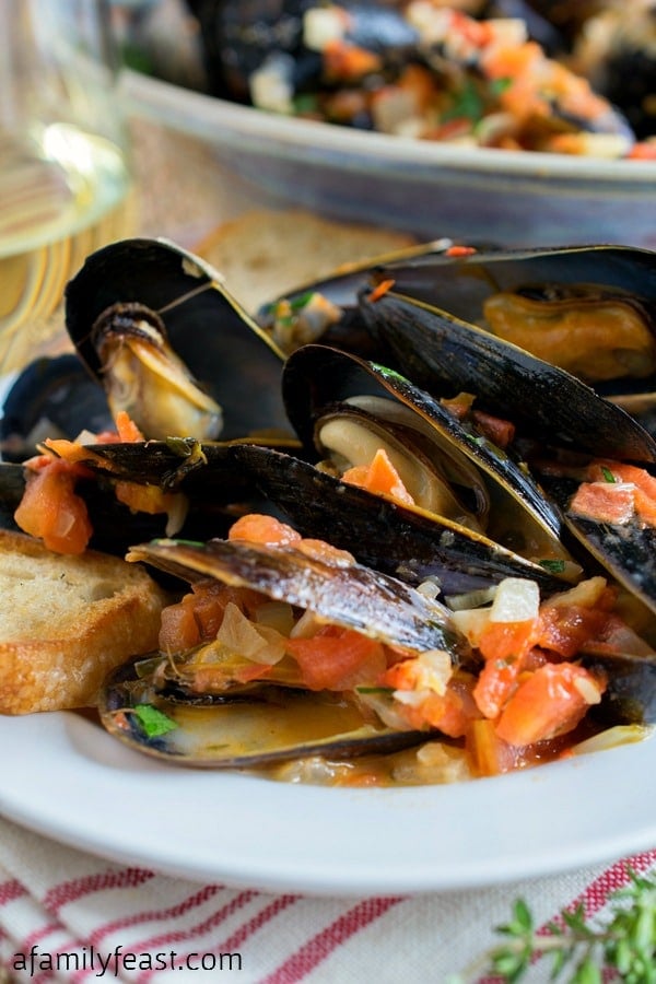 Portuguese-Style Mussels in Garlic Cream Sauce - A Family Feast