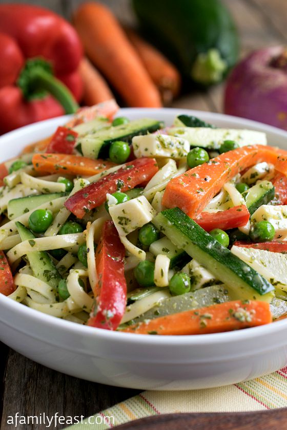 Fresh Vegetable Pasta Salad - An easy, delicious pasta salad. Make it ahead of time and pack up for lunches on-the-go! Perfect for busy families!