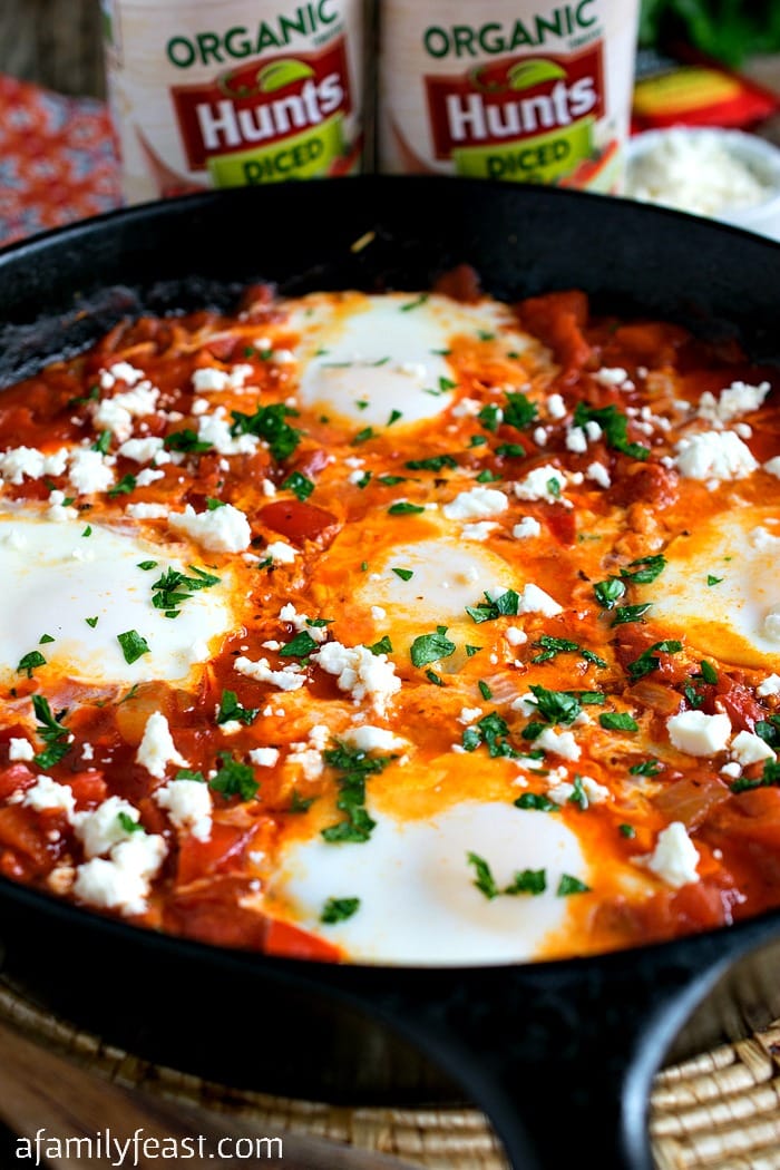 Shakshuka - Ready in just 30 minutes, this wonderful egg and spicy tomato sauce dish is delicious any time of the day!