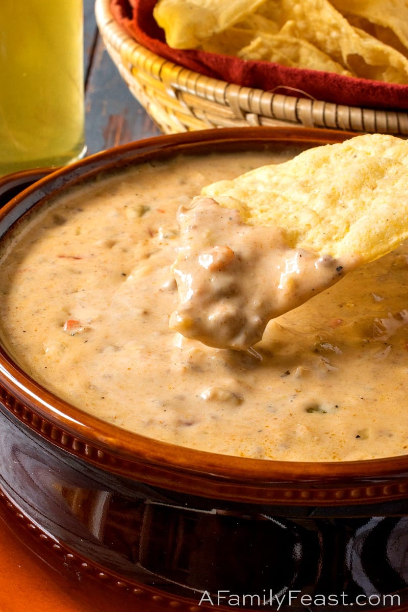 Zesty, meaty, cheesy Queso con Carne Dip…grab the chips! Queso Con Carne