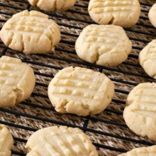 4-Ingredient Shortbread Cookies-image