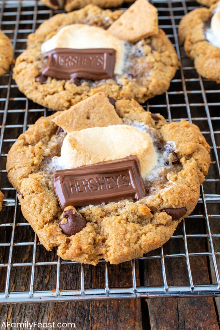 S'mores Cookies - A Family Feast