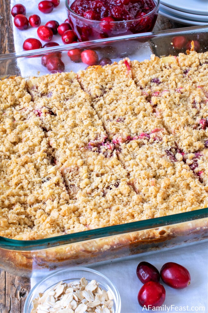 ओटमील क्रैनबेरी चीज़केक बार्स - एक पारिवारिक दावत