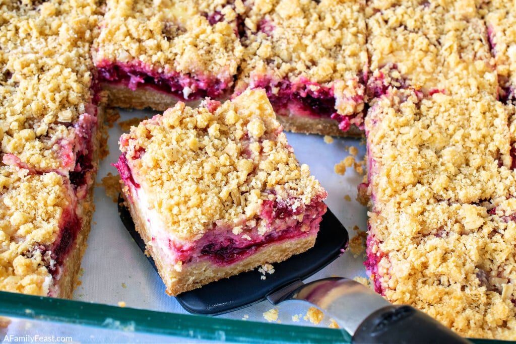 ओटमील क्रैनबेरी चीज़केक बार्स - एक पारिवारिक दावत